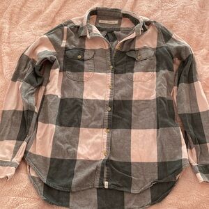 Women’s Woolrich Button-Down Fleece Shirt. Available in 2 sizes (Small & Medium)